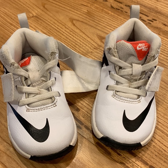 Nike team hustle 8 size 7 child - Picture 9 of 10